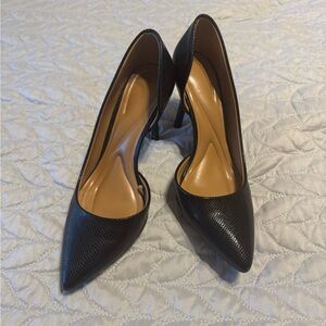 Elegant Black Jessica Simpson Women's Pumps